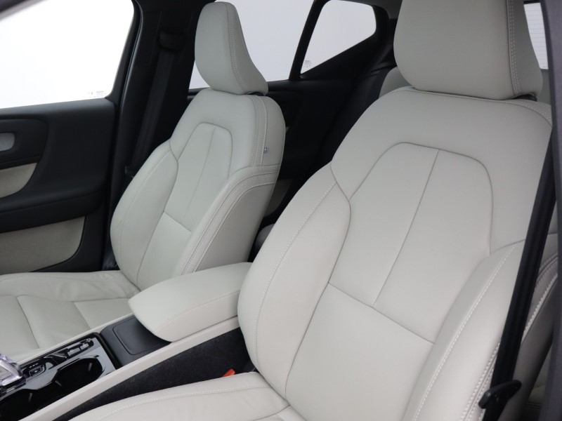 2025 (75) VOLVO XC40 2.0 B3P Ultra Dark 5dr Auto 5509487