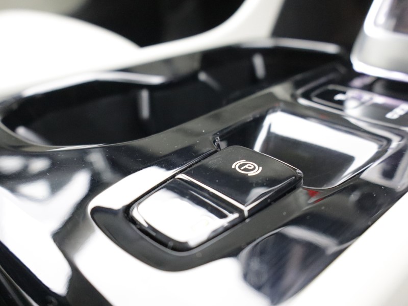 2025 (75) VOLVO XC40 2.0 B3P Ultra Dark 5dr Auto 5509510