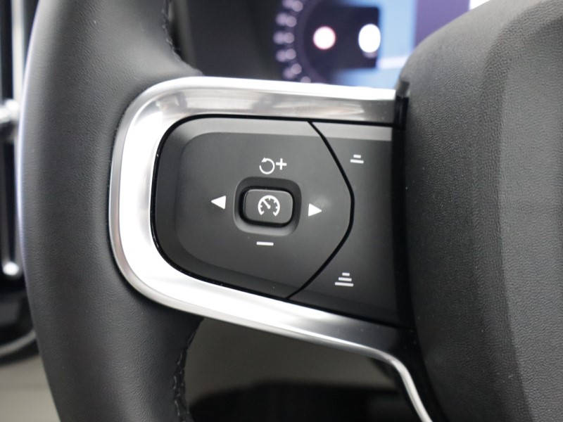 2025 (75) VOLVO XC40 2.0 B3P Ultra Dark 5dr Auto 5509497