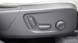 2025 (75) VOLVO XC40 2.0 B3P Ultra Dark 5dr Auto 5509484