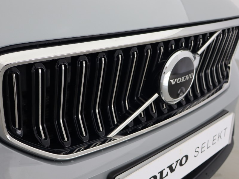 2025 (75) VOLVO XC40 2.0 B3P Ultra Dark 5dr Auto 5509455