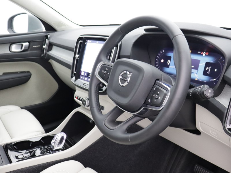 2025 (75) VOLVO XC40 2.0 B3P Ultra Dark 5dr Auto 5509483