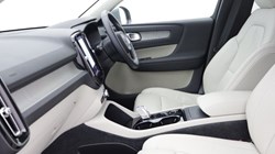 2025 (75) VOLVO XC40 2.0 B3P Ultra Dark 5dr Auto 5509473