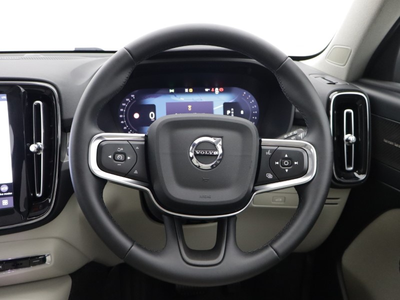 2025 (75) VOLVO XC40 2.0 B3P Ultra Dark 5dr Auto 5509496