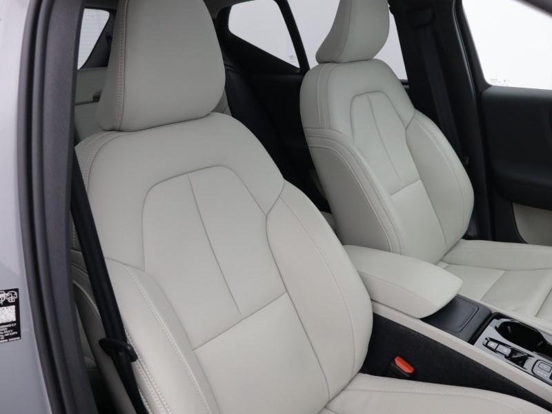 2025 (75) VOLVO XC40 2.0 B3P Ultra Dark 5dr Auto 5509486