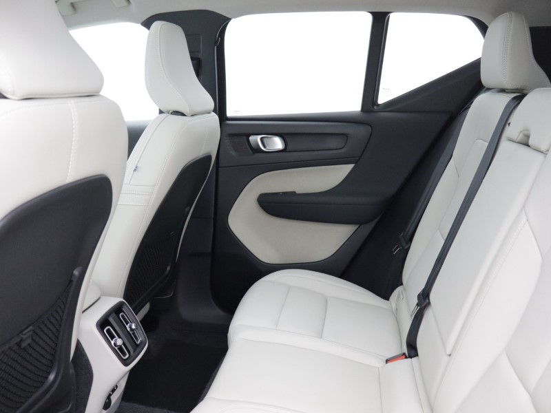 2025 (75) VOLVO XC40 2.0 B3P Ultra Dark 5dr Auto 5509474