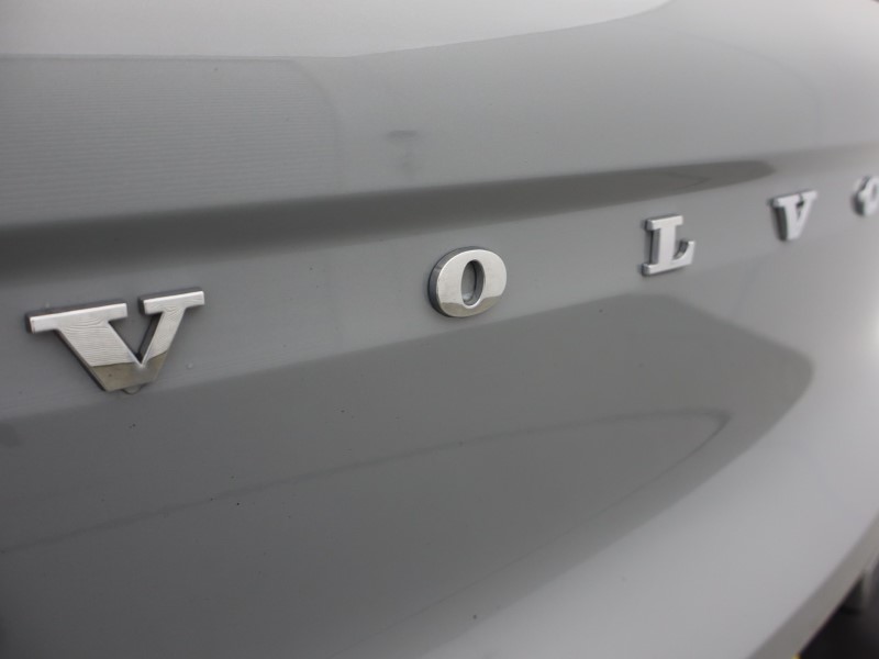 2025 (75) VOLVO XC40 2.0 B3P Ultra Dark 5dr Auto 5509462