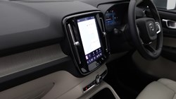 2025 (75) VOLVO XC40 2.0 B3P Ultra Dark 5dr Auto 5509489