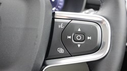 2025 (75) VOLVO XC40 2.0 B3P Ultra Dark 5dr Auto 5509498