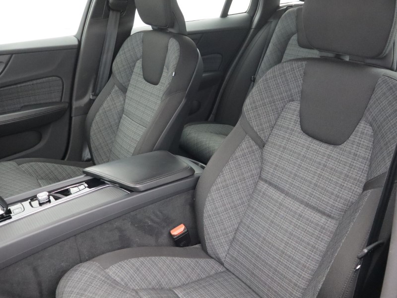 2023 (23) VOLVO V60 2.0 B3P Core 5dr Auto [7 speed] 5578645