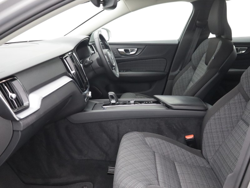 2023 (23) VOLVO V60 2.0 B3P Core 5dr Auto [7 speed] 5578633