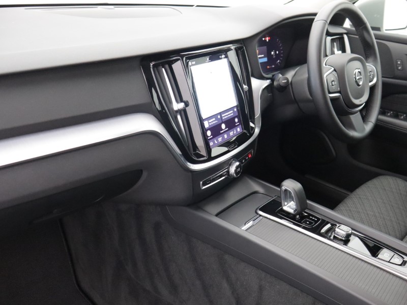 2023 (23) VOLVO V60 2.0 B3P Core 5dr Auto [7 speed] 5578647