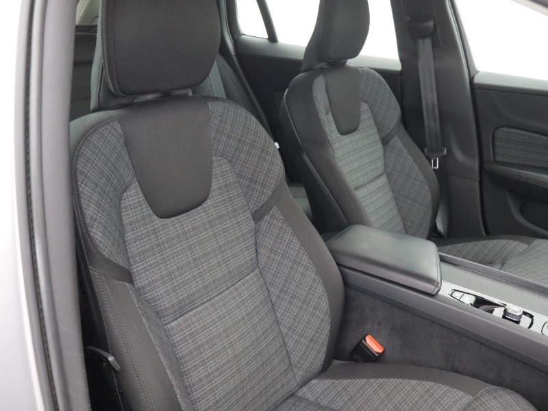 2023 (23) VOLVO V60 2.0 B3P Core 5dr Auto [7 speed] 5578643