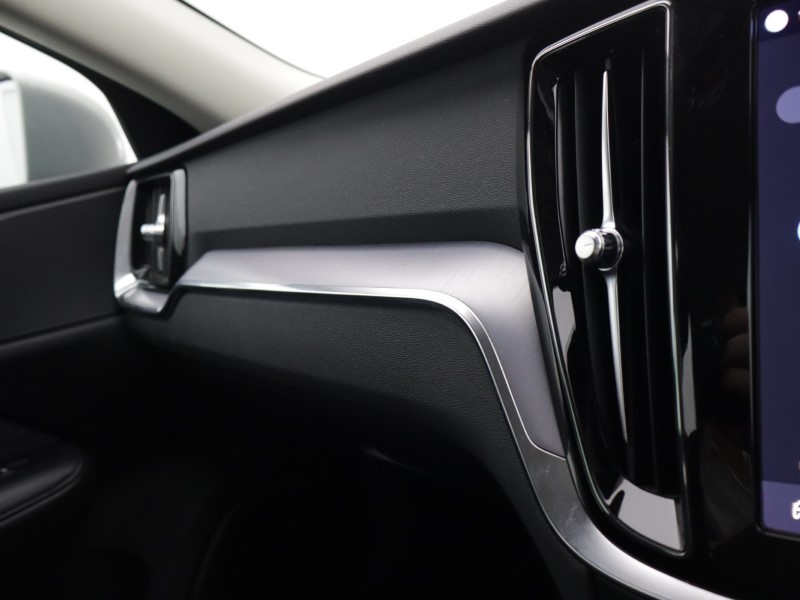 2023 (23) VOLVO V60 2.0 B3P Core 5dr Auto [7 speed] 5578666