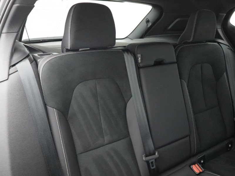 2025 (75) VOLVO XC40 2.0 B4P Plus Black Edition 5dr Auto 5579568