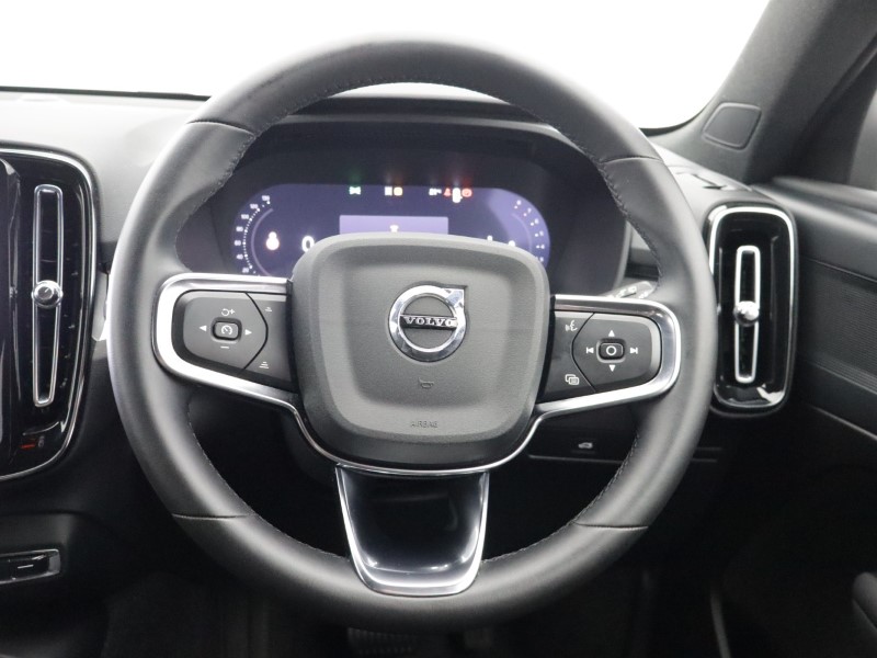 2025 (75) VOLVO XC40 2.0 B4P Plus Black Edition 5dr Auto 5579571
