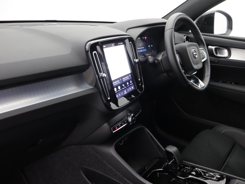 2025 (75) VOLVO XC40 2.0 B4P Plus Black Edition 5dr Auto 5579564
