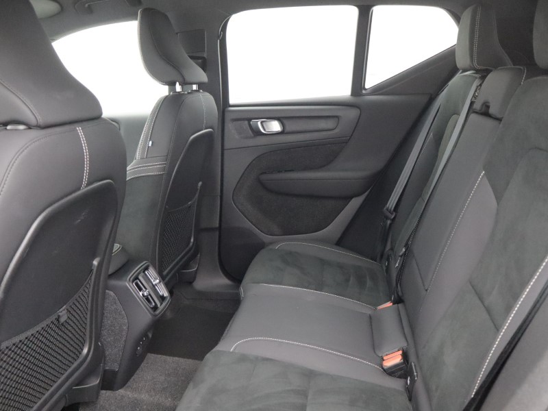 2025 (75) VOLVO XC40 2.0 B4P Plus Black Edition 5dr Auto 5579552