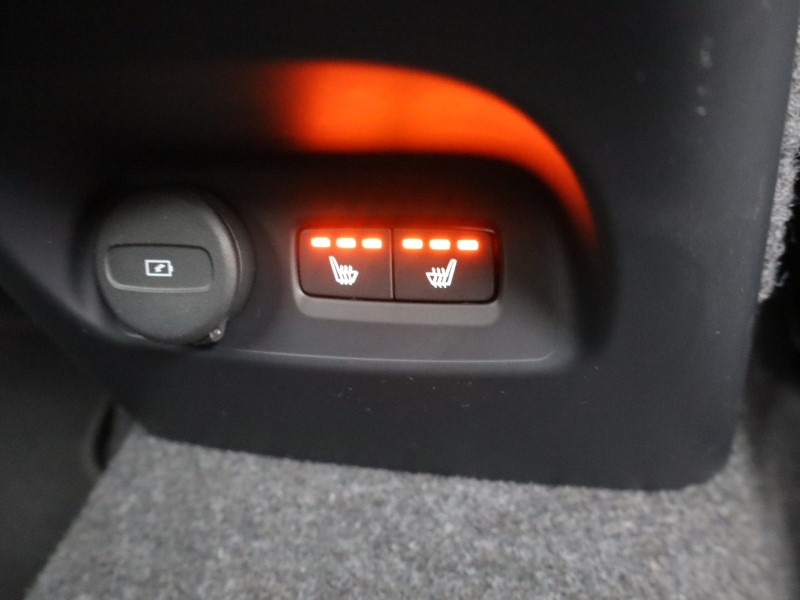 2025 (75) VOLVO XC40 2.0 B4P Plus Black Edition 5dr Auto 5579569