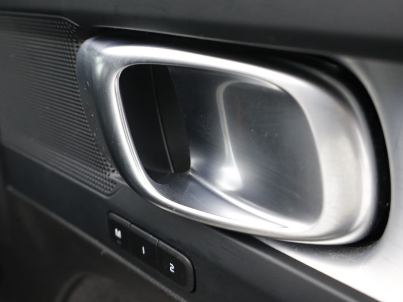 2025 (75) VOLVO XC40 2.0 B4P Plus Black Edition 5dr Auto 5579556