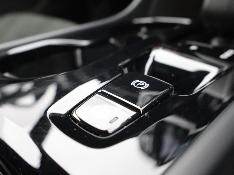 2025 (75) VOLVO XC40 2.0 B4P Plus Black Edition 5dr Auto 5579583