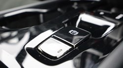 2025 (75) VOLVO XC40 2.0 B4P Plus Black Edition 5dr Auto 5579583