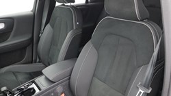 2025 (75) VOLVO XC40 2.0 B4P Plus Black Edition 5dr Auto 5579562
