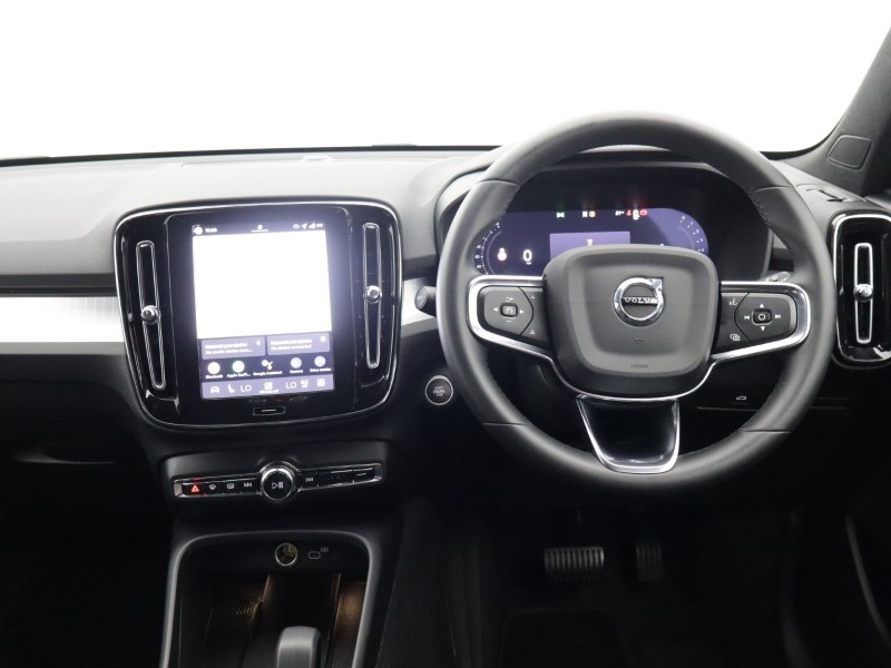 2025 (75) VOLVO XC40 2.0 B4P Plus Black Edition 5dr Auto 5579570