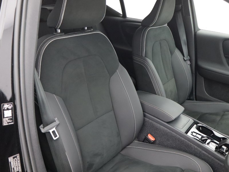 2025 (75) VOLVO XC40 2.0 B4P Plus Black Edition 5dr Auto 5579561