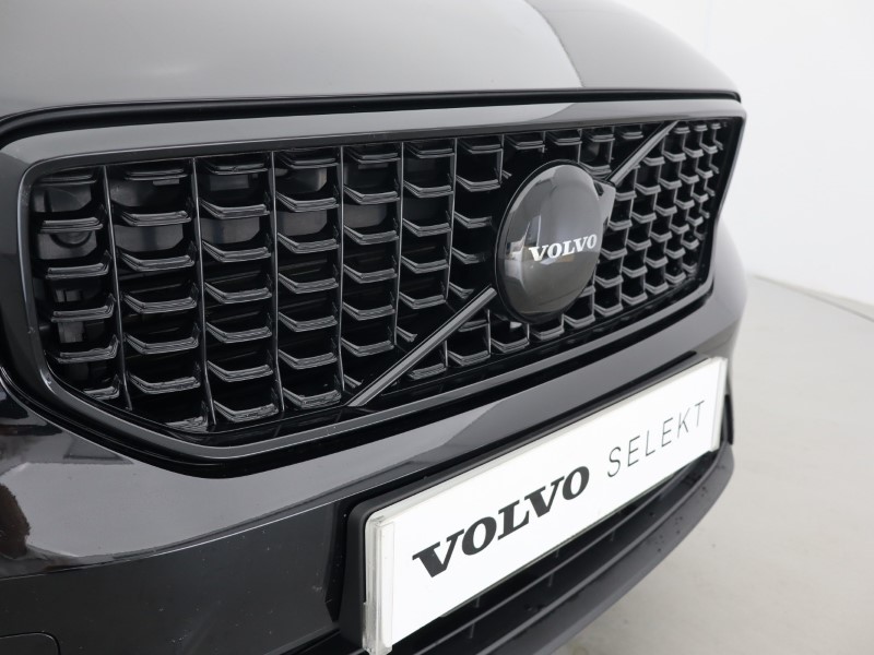 2025 (75) VOLVO XC40 2.0 B4P Plus Black Edition 5dr Auto 5579537