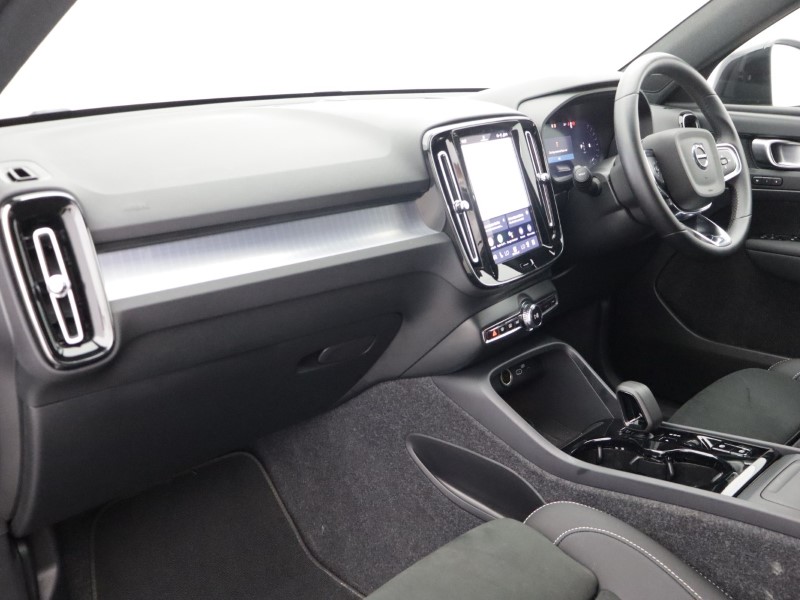 2025 (75) VOLVO XC40 2.0 B4P Plus Black Edition 5dr Auto 5579563