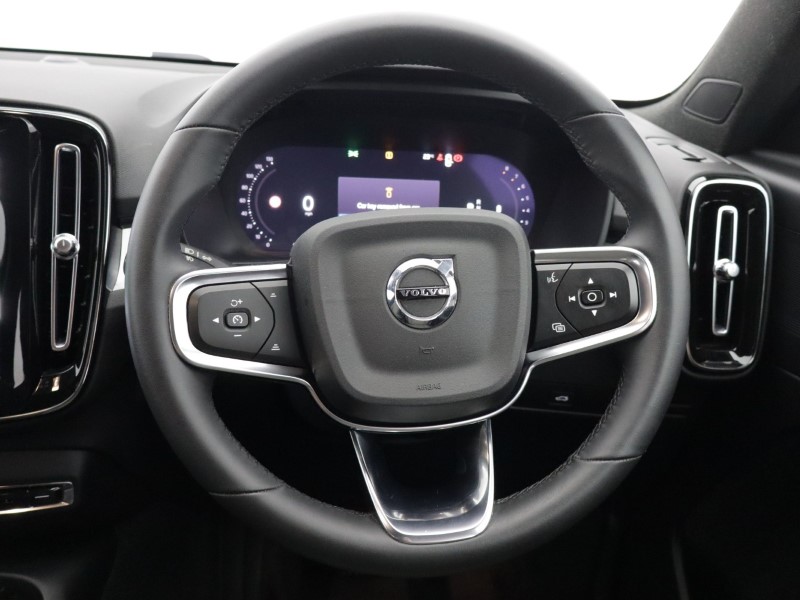 2023 (23) VOLVO XC40 2.0 B3P Plus Dark 5dr Auto 5533626
