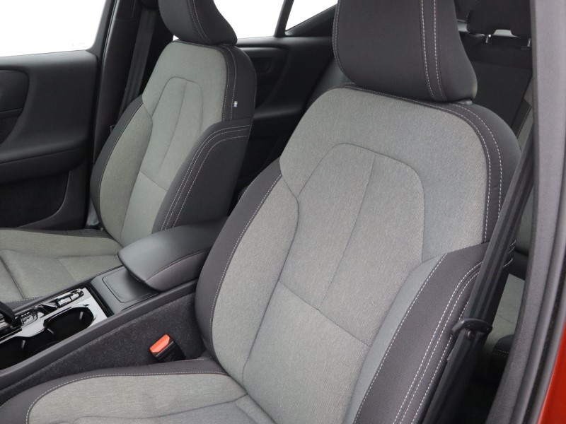 2023 (23) VOLVO XC40 2.0 B3P Plus Dark 5dr Auto 5533618