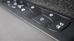 2023 (23) VOLVO XC40 2.0 B3P Plus Dark 5dr Auto 5533610