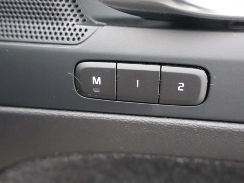 2023 (23) VOLVO XC40 2.0 B3P Plus Dark 5dr Auto 5533612