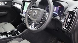 2023 (23) VOLVO XC40 2.0 B3P Plus Dark 5dr Auto 5533614
