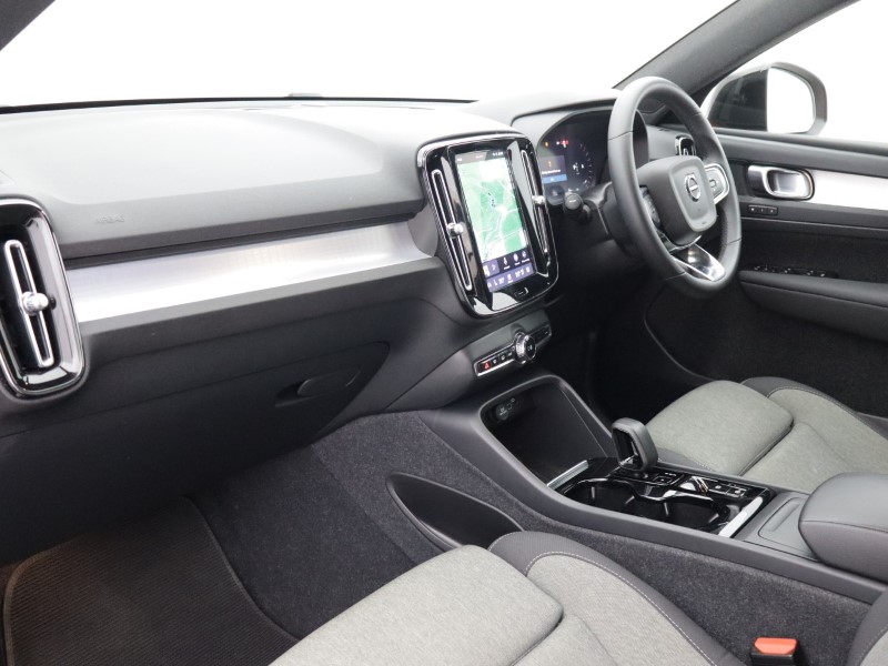 2023 (23) VOLVO XC40 2.0 B3P Plus Dark 5dr Auto 5533619