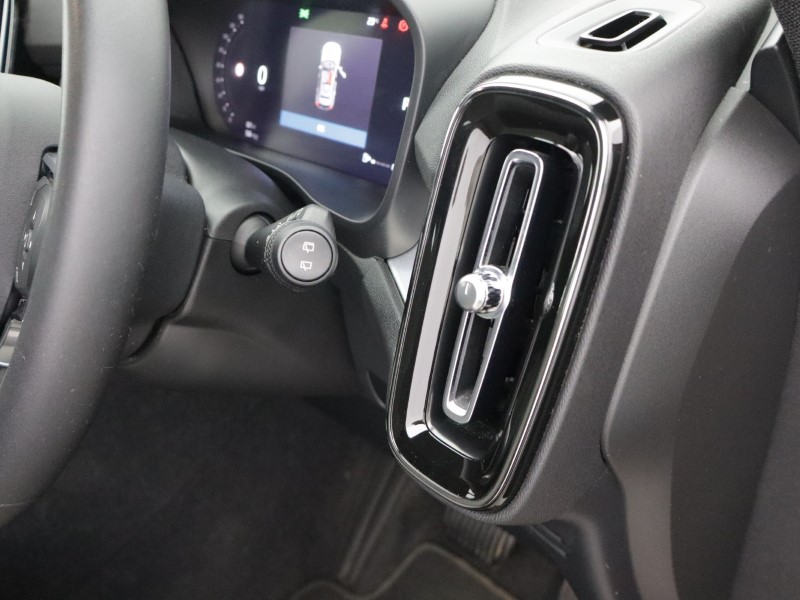 2023 (23) VOLVO XC40 2.0 B3P Plus Dark 5dr Auto 5533613