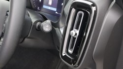 2023 (23) VOLVO XC40 2.0 B3P Plus Dark 5dr Auto 5533613