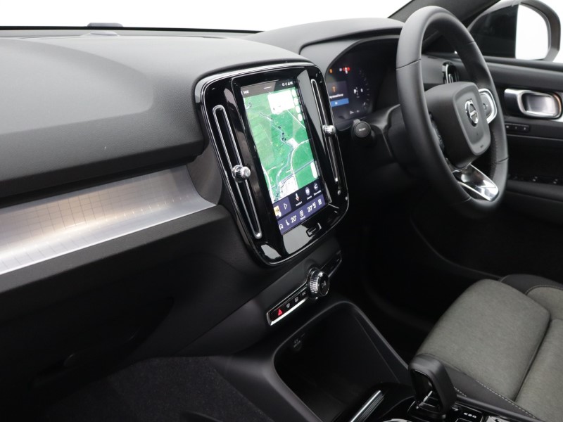 2023 (23) VOLVO XC40 2.0 B3P Plus Dark 5dr Auto 5533620