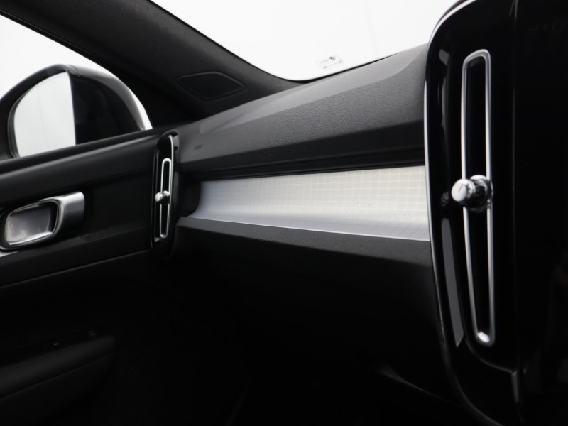 2023 (23) VOLVO XC40 2.0 B3P Plus Dark 5dr Auto 5533640