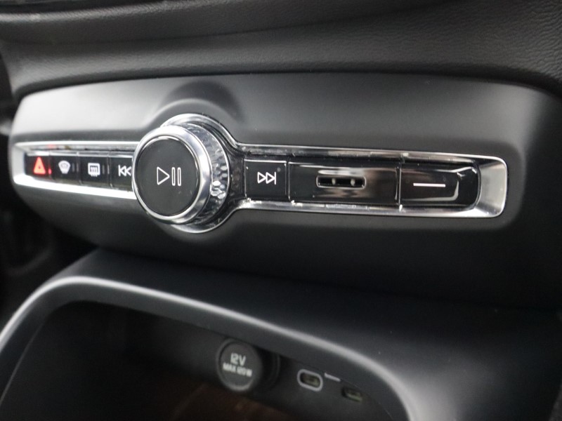 2023 (23) VOLVO XC40 2.0 B3P Plus Dark 5dr Auto 5533637