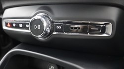 2023 (23) VOLVO XC40 2.0 B3P Plus Dark 5dr Auto 5533637