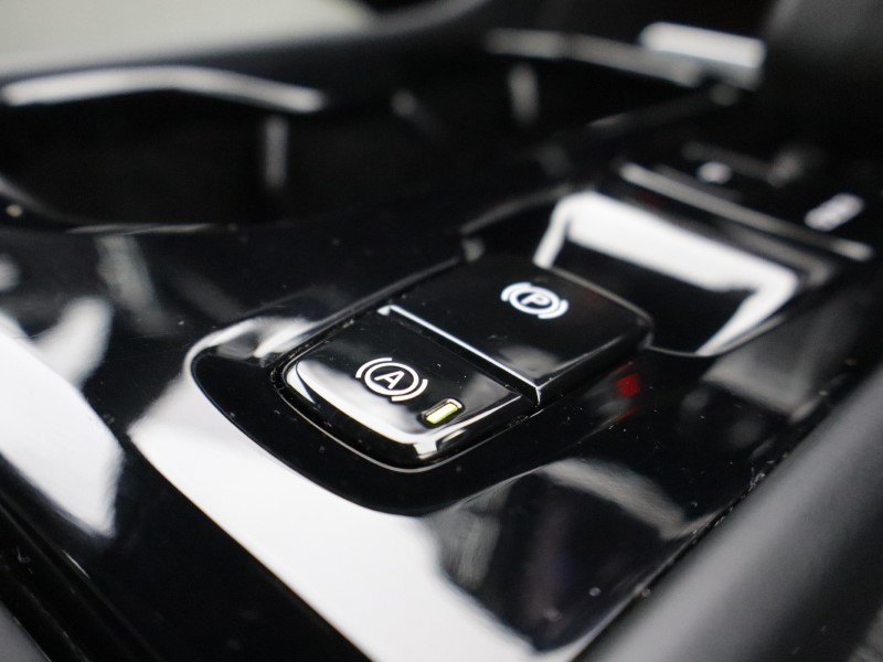 2023 (23) VOLVO XC40 2.0 B3P Plus Dark 5dr Auto 5533639