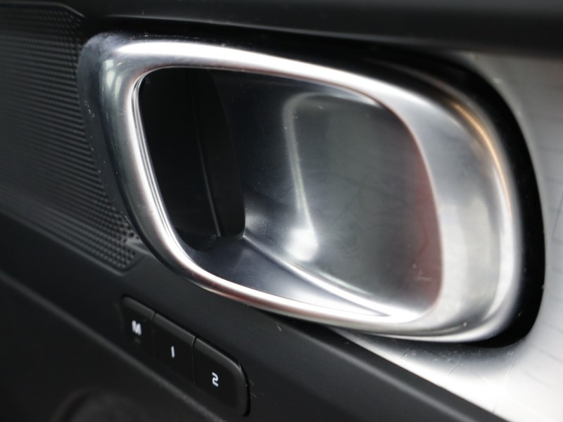 2023 (23) VOLVO XC40 2.0 B3P Plus Dark 5dr Auto 5533611