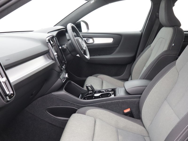 2023 (23) VOLVO XC40 2.0 B3P Plus Dark 5dr Auto 5533607