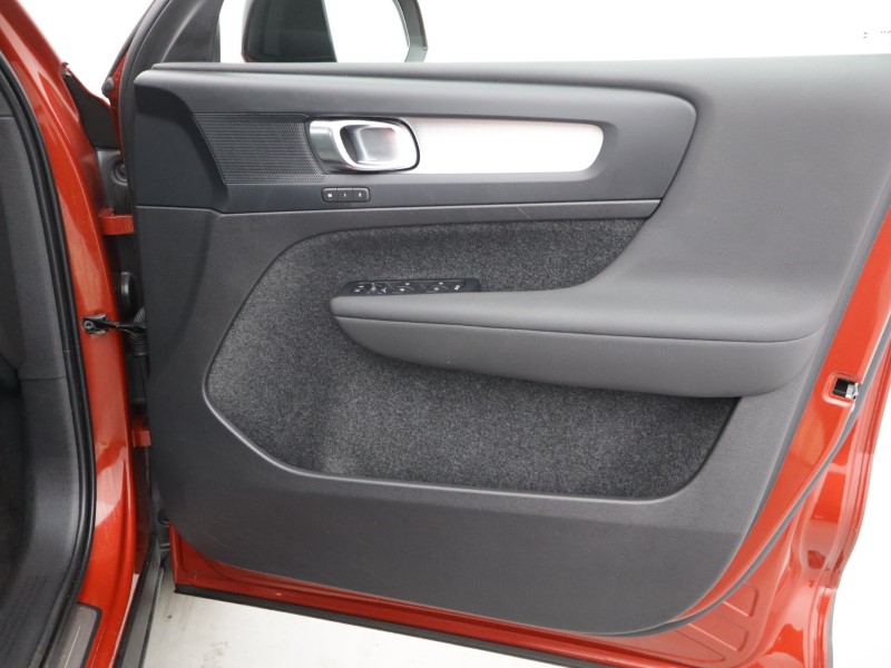 2023 (23) VOLVO XC40 2.0 B3P Plus Dark 5dr Auto 5533609