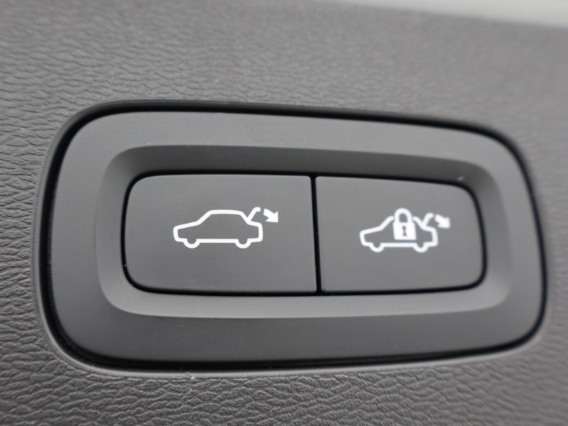2025 (25) VOLVO V60 2.0 B4P Plus Dark 5dr Auto [7 speed] 5572850