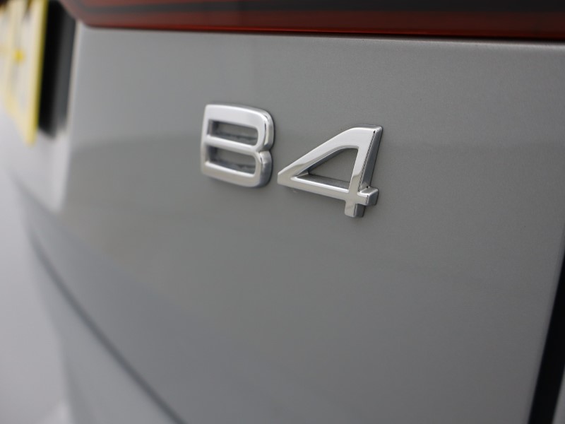 2025 (25) VOLVO V60 2.0 B4P Plus Dark 5dr Auto [7 speed] 5572847
