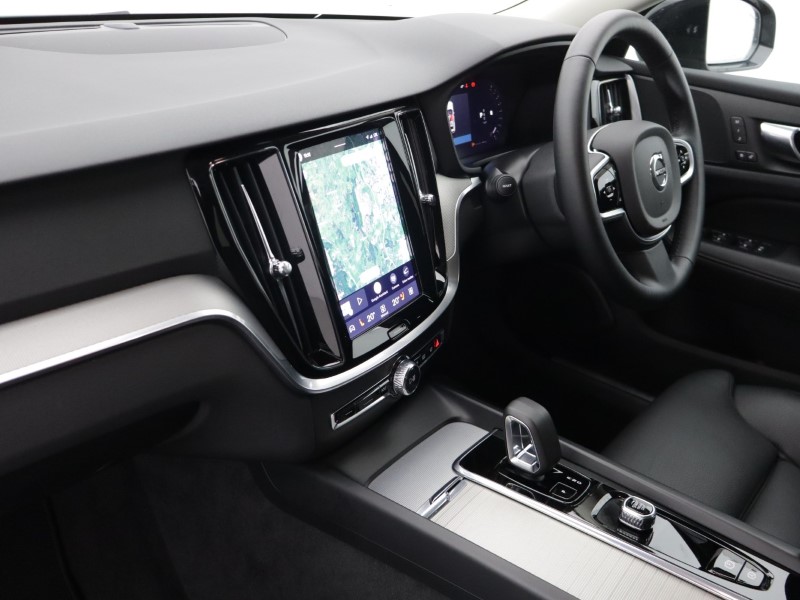 2025 (25) VOLVO V60 2.0 B4P Plus Dark 5dr Auto [7 speed] 5572869